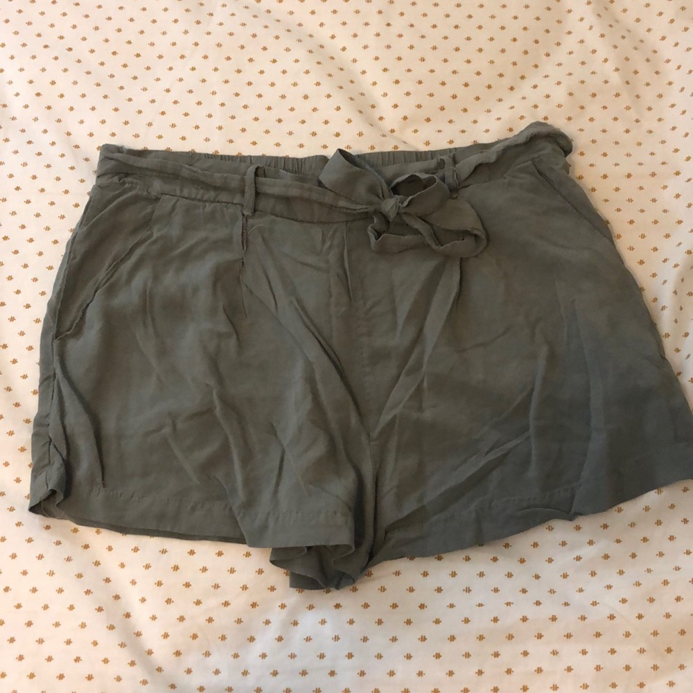 High waisted olive green cloth shorts